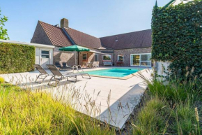 Villa with heated swimming pool, sauna and garden